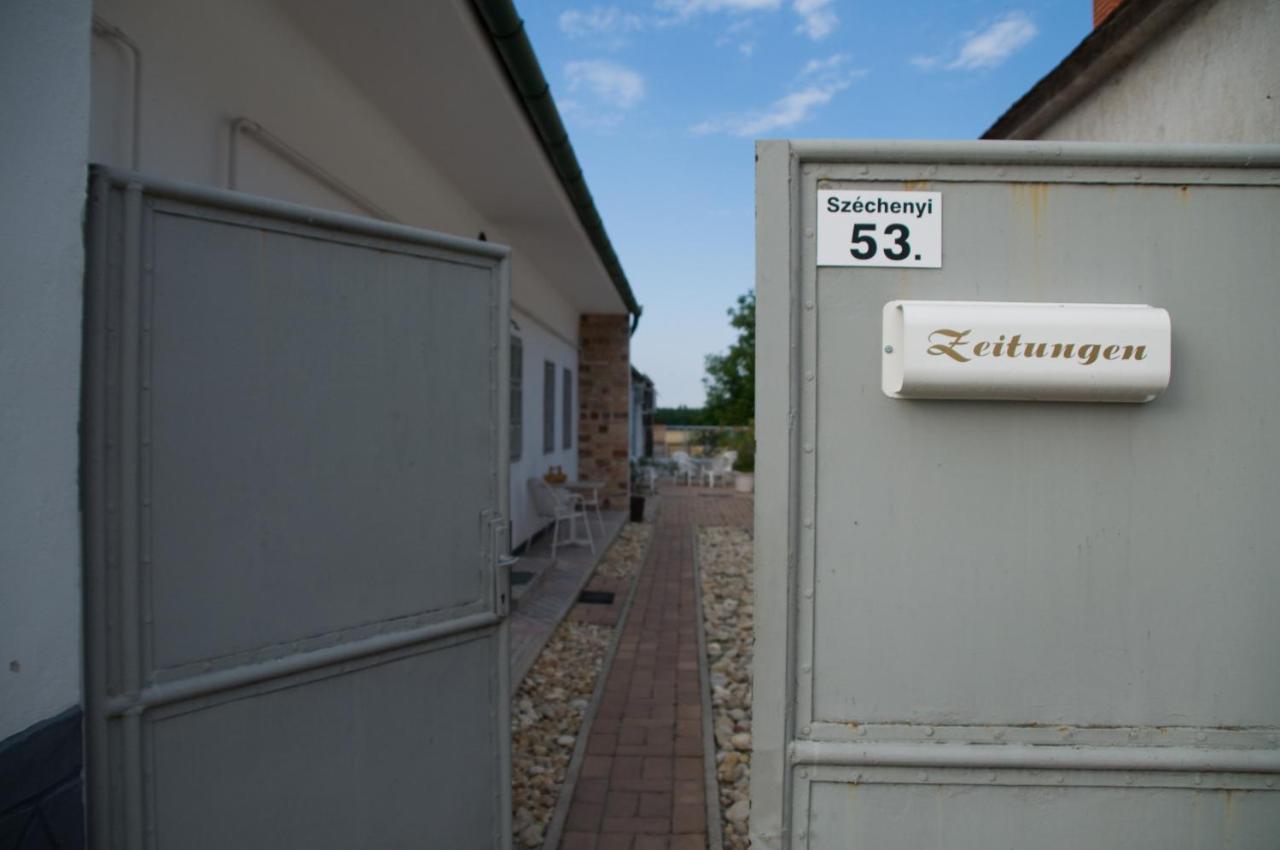 Notas Tuecsoek Vendeghaz Lägenhet Agyagosszergény Exteriör bild